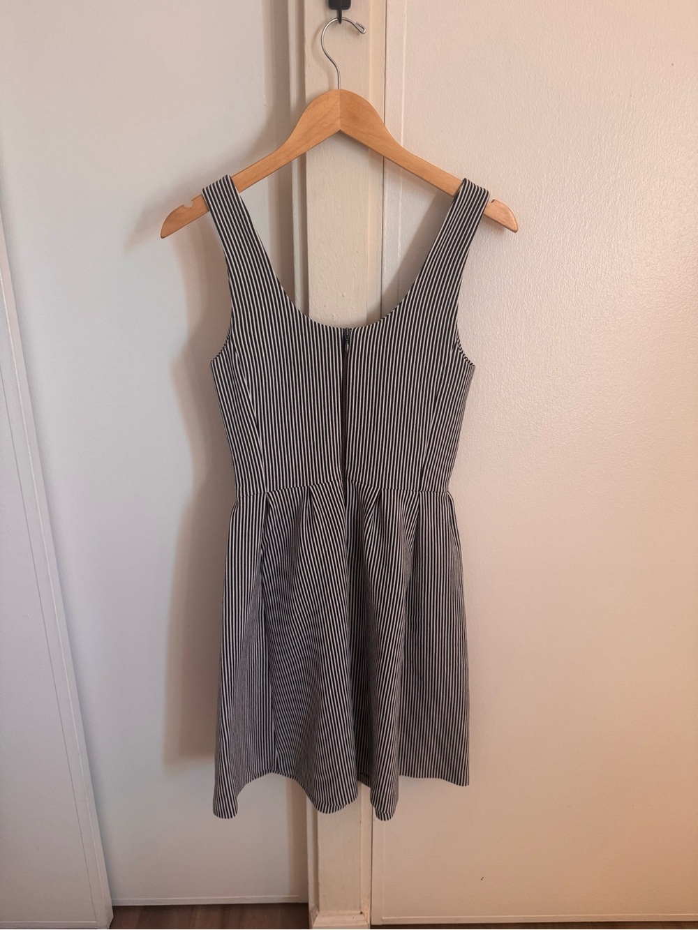 Banana Republic Navy & White Striped Sleeveless Fit-and-Flare Dress - Picture 4 of 5